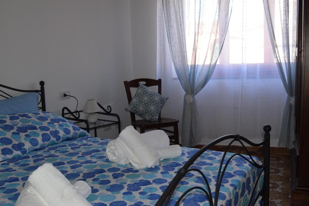 Su Fassoi Cabras Bed & Breakfast Exterior photo