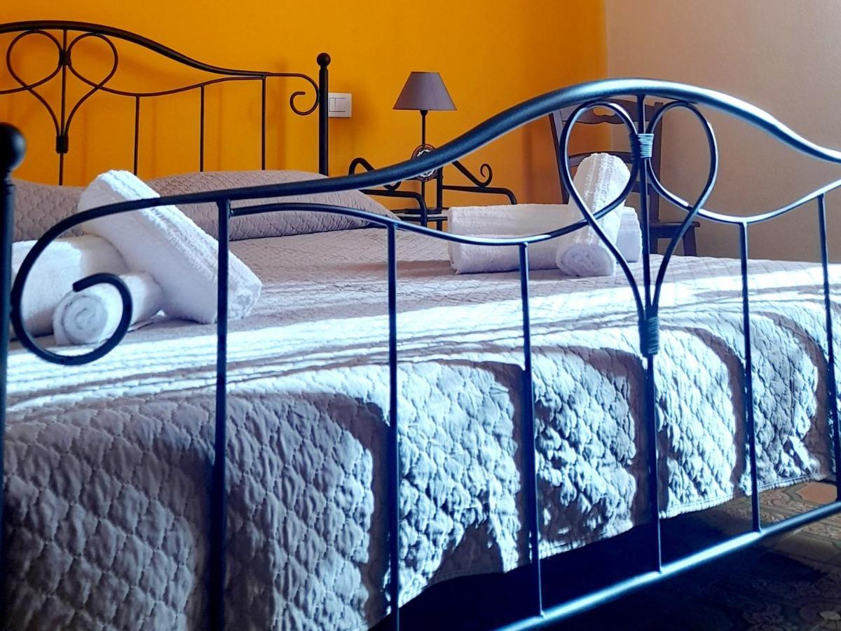 Su Fassoi Cabras Bed & Breakfast Exterior photo